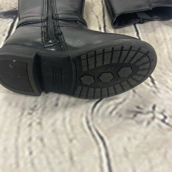 Children’s place boots infant size 6 - Picture 2 of 5